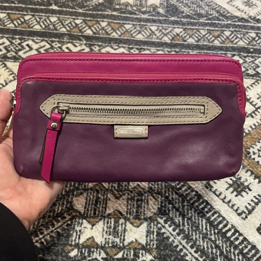 Coach Daisy Leather Double Zip Spectator Wallet Wristlet 49178 flawed